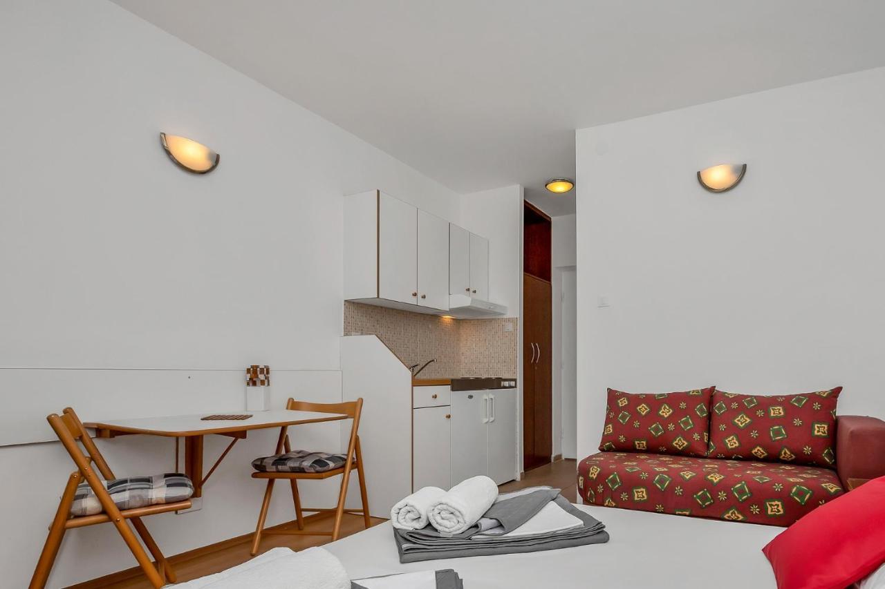 Apartments And Rooms By The Sea Baska Voda, Makarska - 2578 Exterior photo