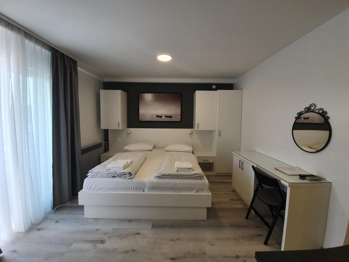Apartments And Rooms By The Sea Baska Voda, Makarska - 2578 Exterior photo