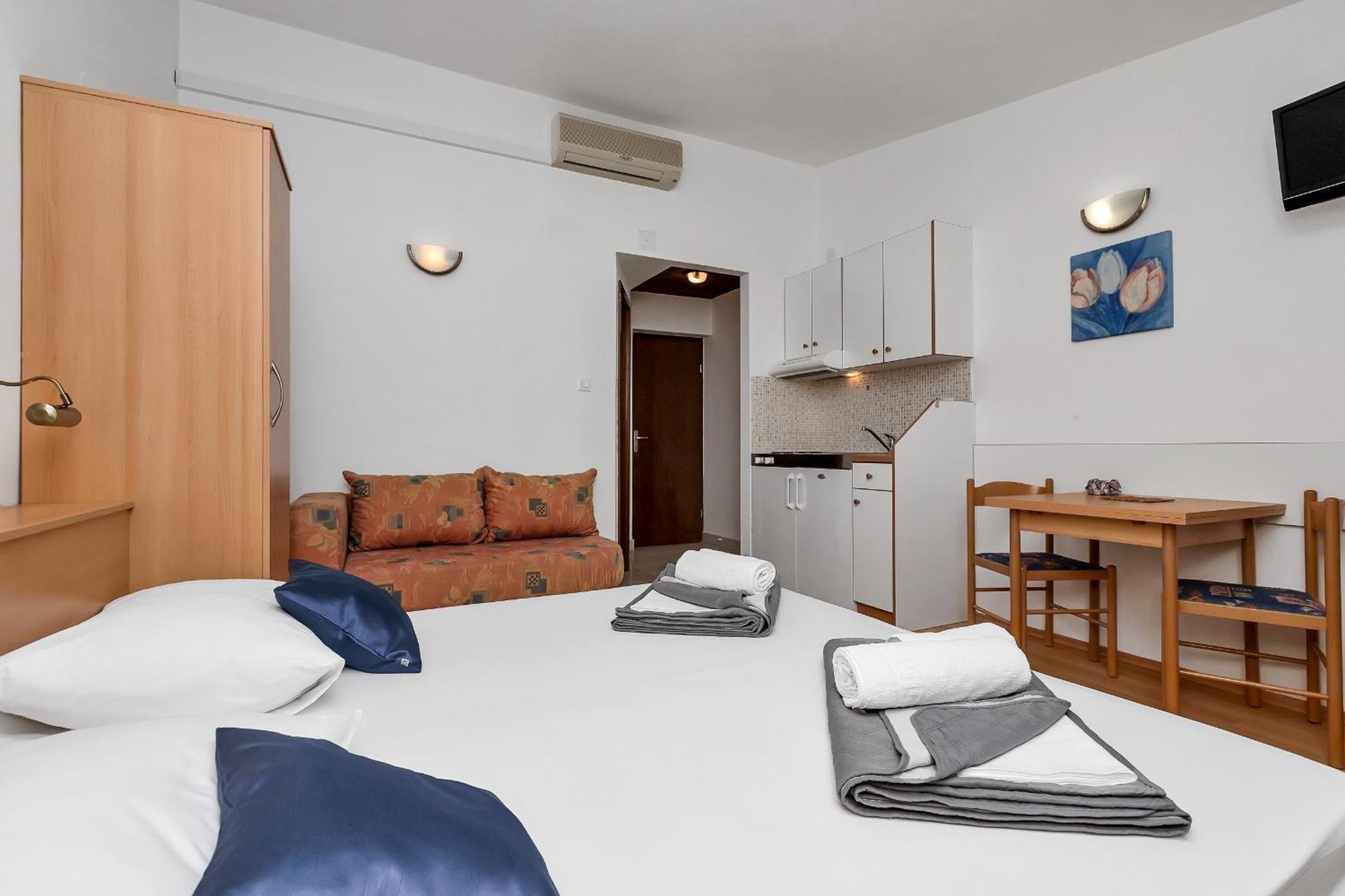 Apartments And Rooms By The Sea Baska Voda, Makarska - 2578 Room photo